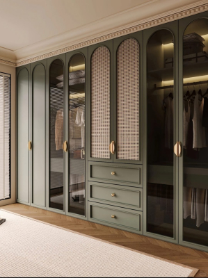 Armario verde personalizado minimalista moderno, vista completa que muestra un armario de almacenamiento ecológico para dormitorio con diseño integrado.