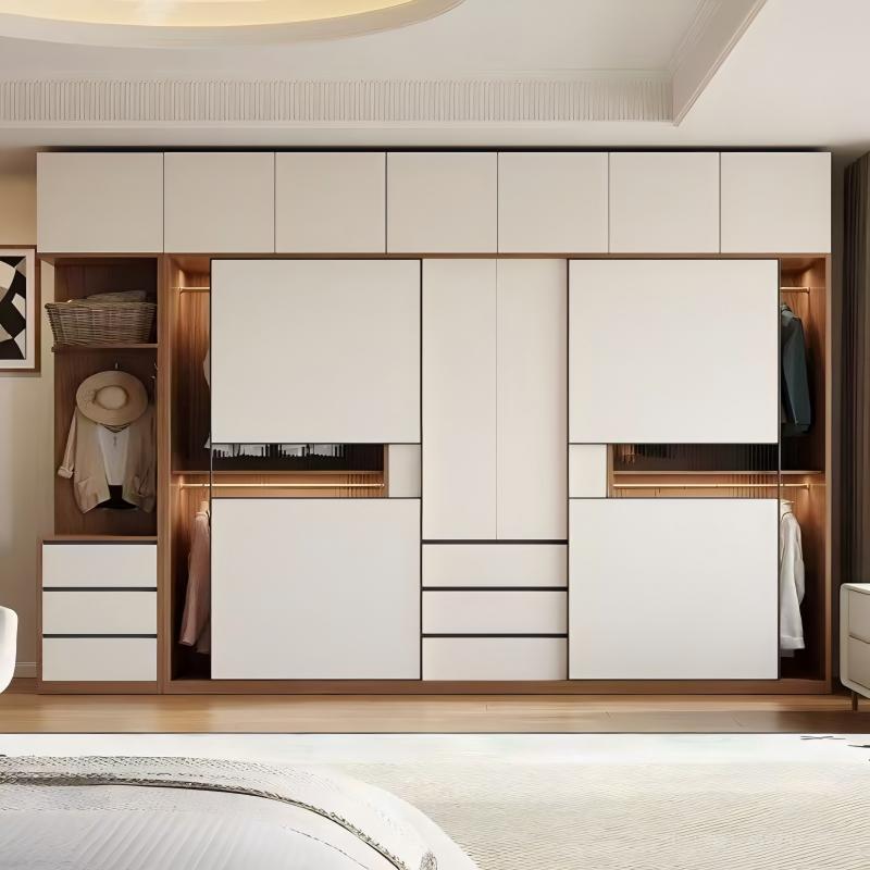 Moderner Kleiderschrank aus Holz