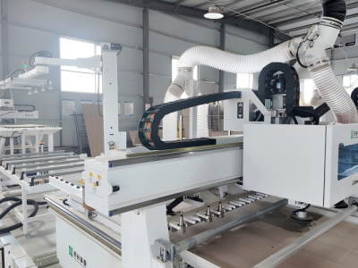 Produzione CNC automatizzata in mobili da cucina su misura