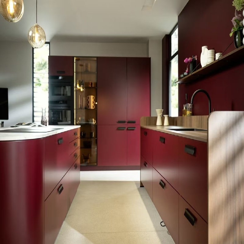 Armoires de cuisine rouges modernes