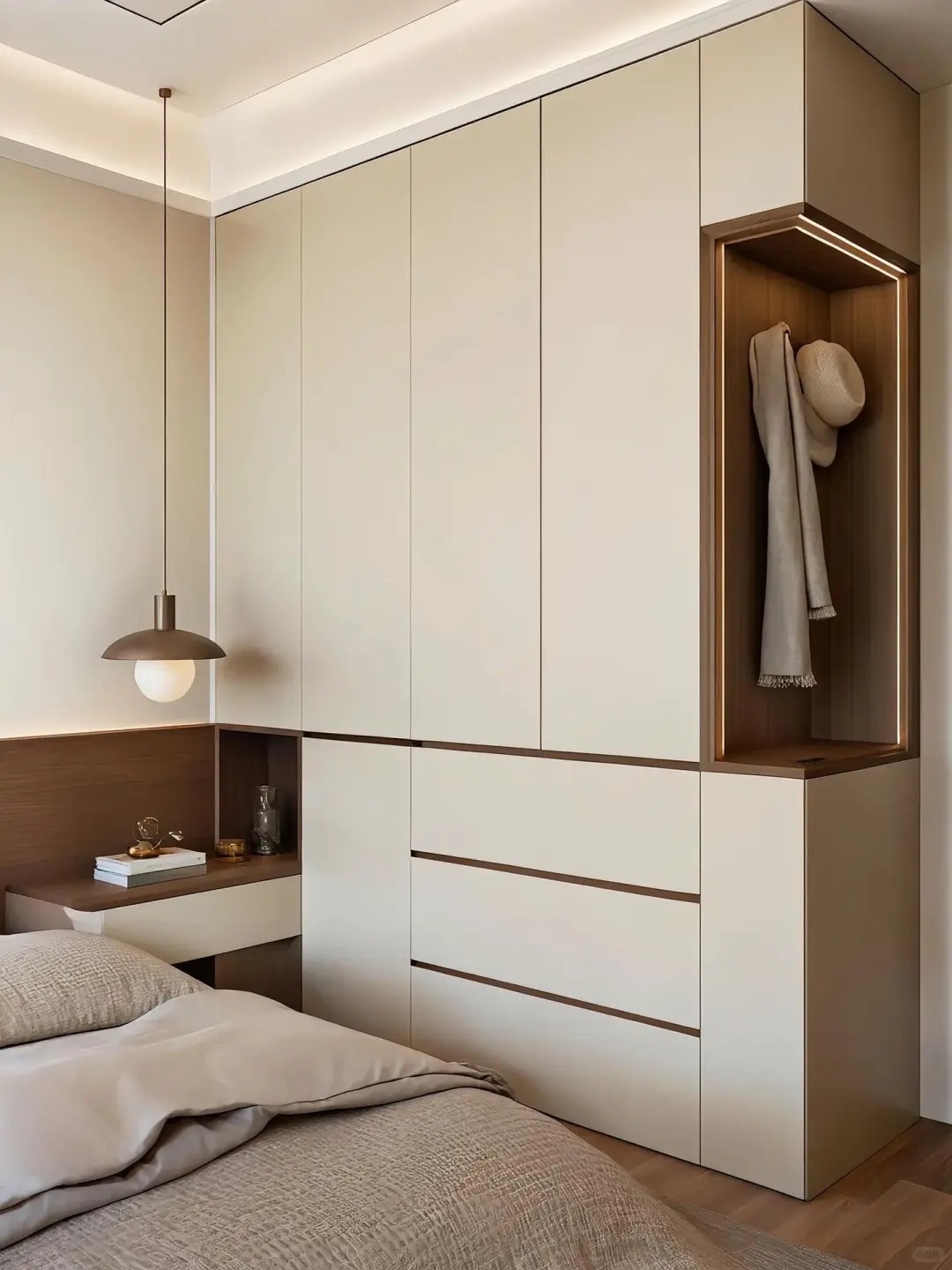 Maßgefertigter beiger Kleiderschrank mit integriertem Nachttisch und offenen Regalen für modernes Schlafzimmer-Interieurdesign