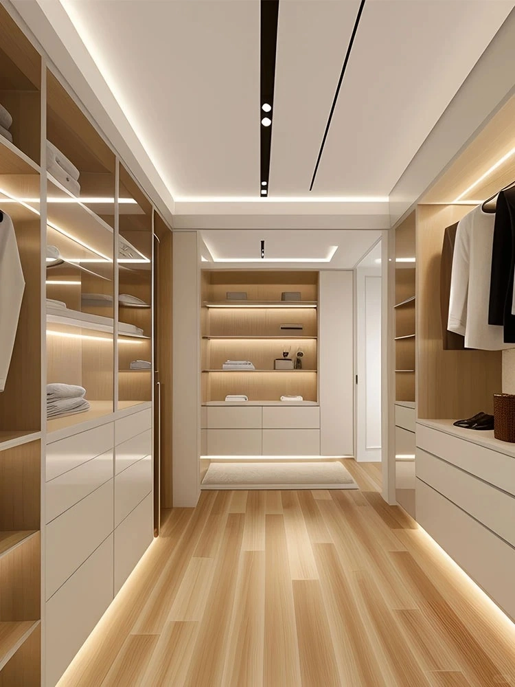 Modernes Luxus-Begehschranksystem mit integrierter LED-Beleuchtung und erstklassigen maßgeschneiderten Schränken.