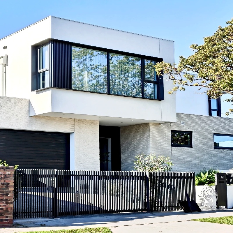 Komplette Einbauschränke für eine moderne amerikanische Villa Komplette Einbauschränke für eine moderne amerikanische Villa