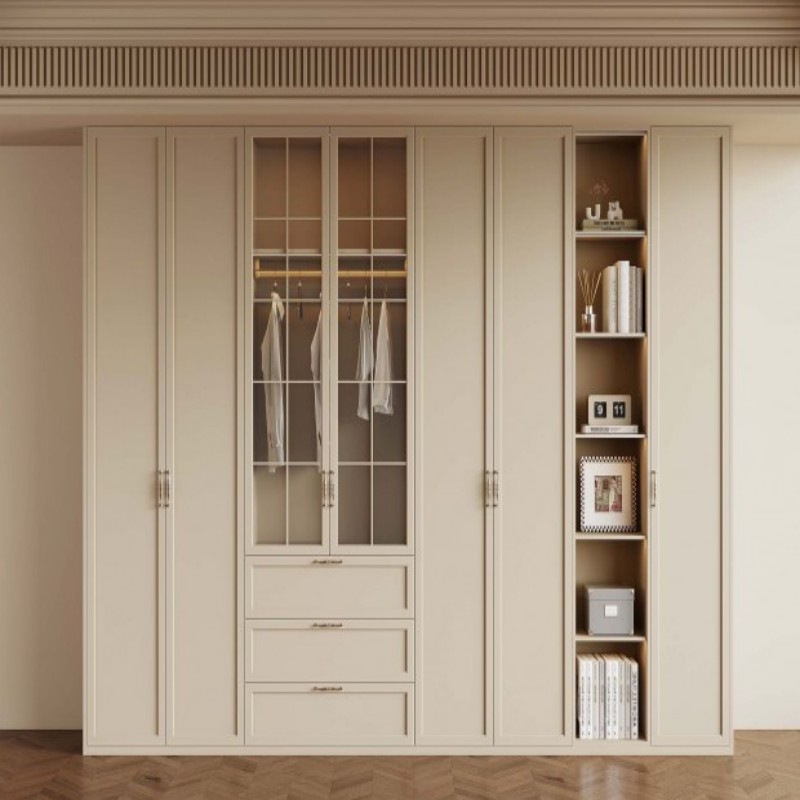 Белый шкаф с раздвижными дверями