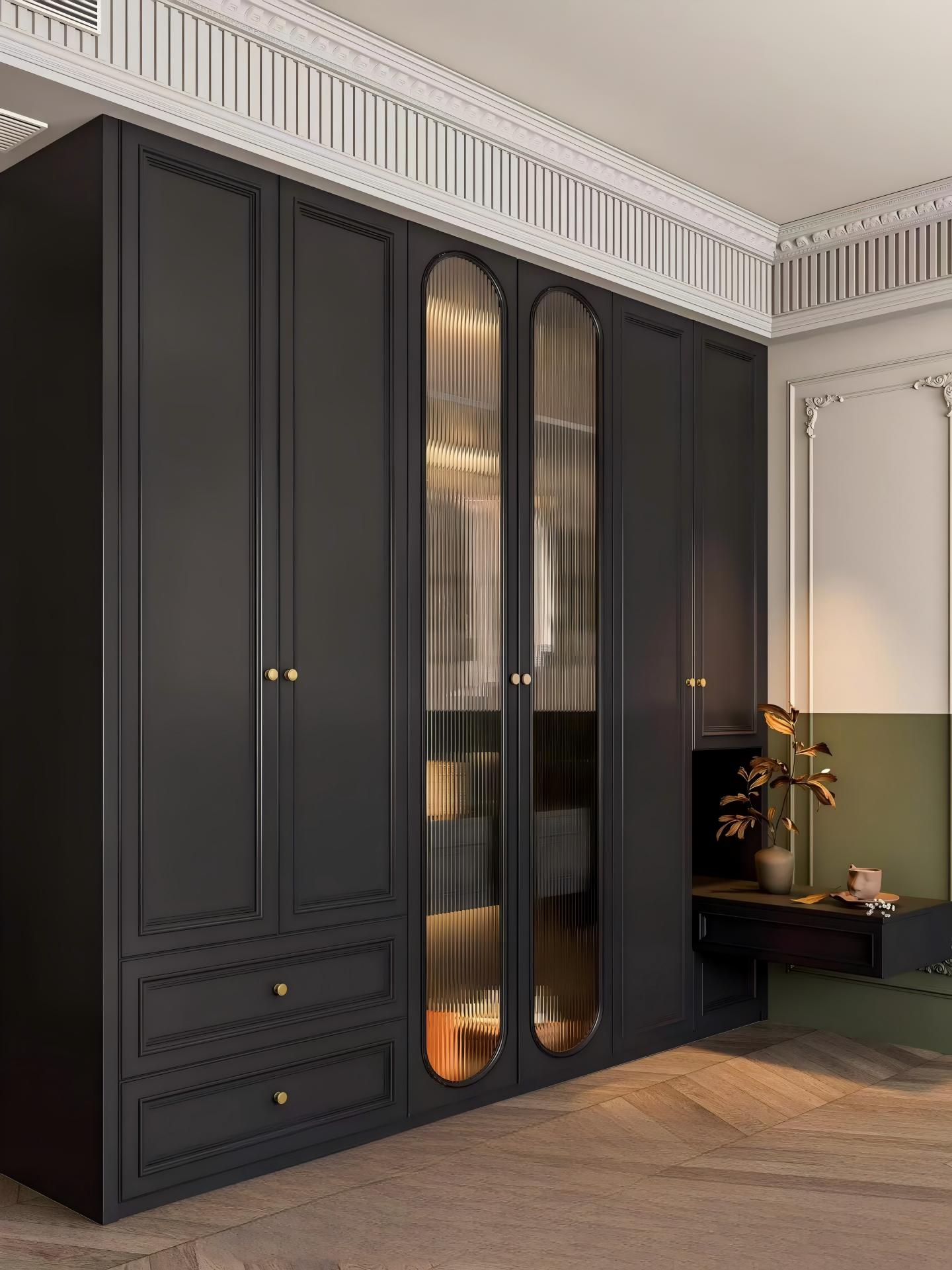 Черно-Зеркальный Гардероб