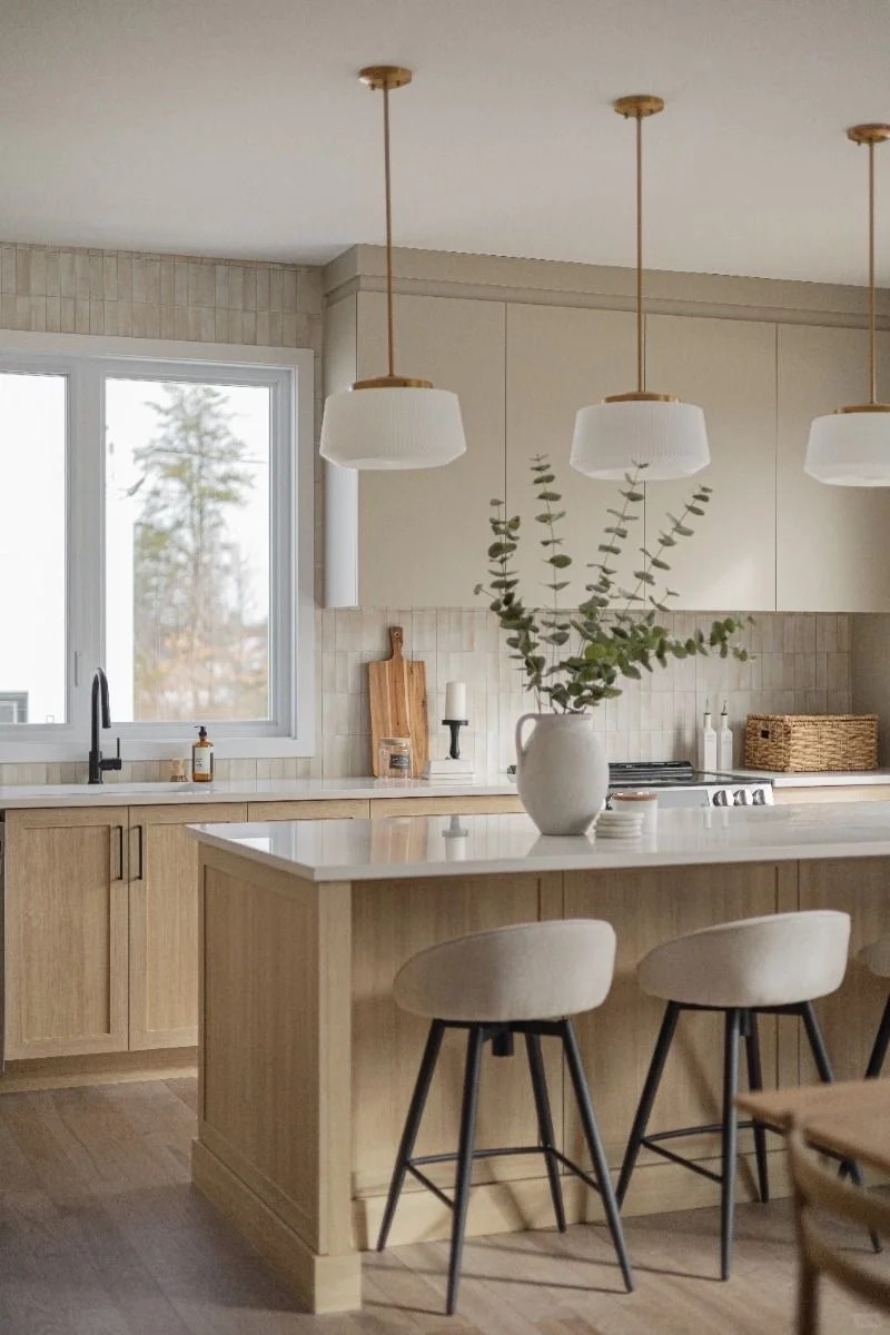 Простой современный дизайн кухонных шкафов