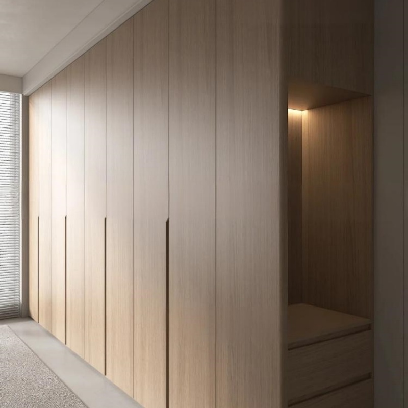 Armadio in legno massello