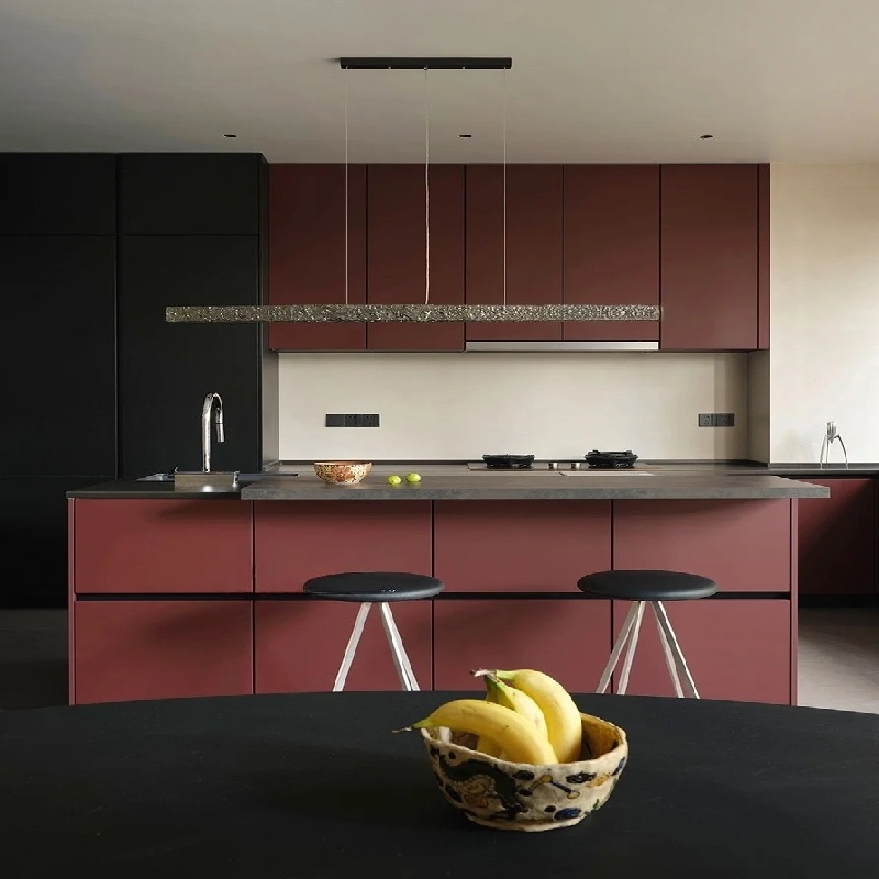 خزائن مطبخ من الخشب الأحمر