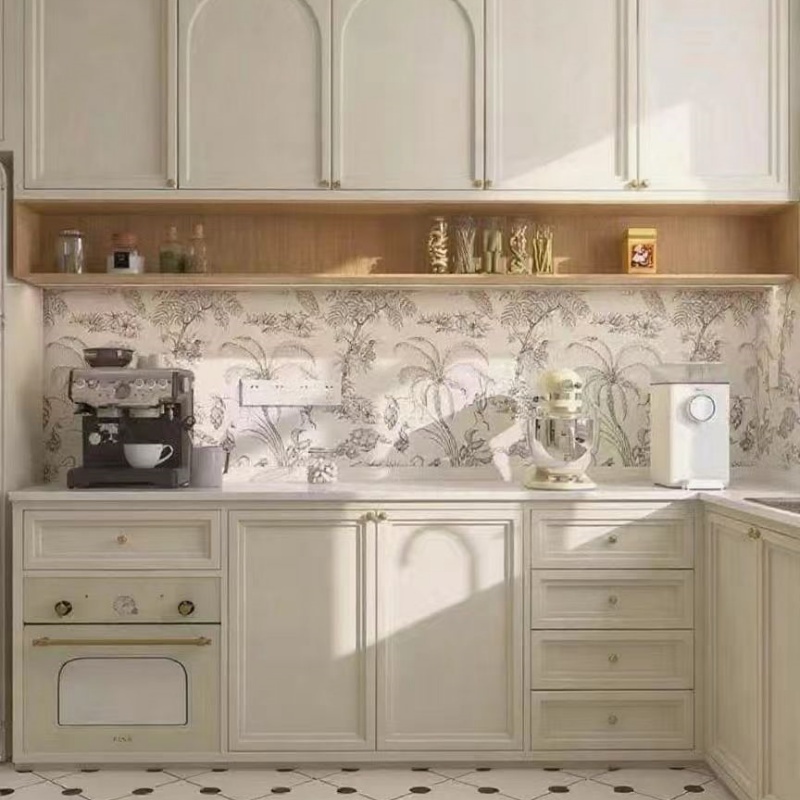 बेज रसोई कैबिनेट