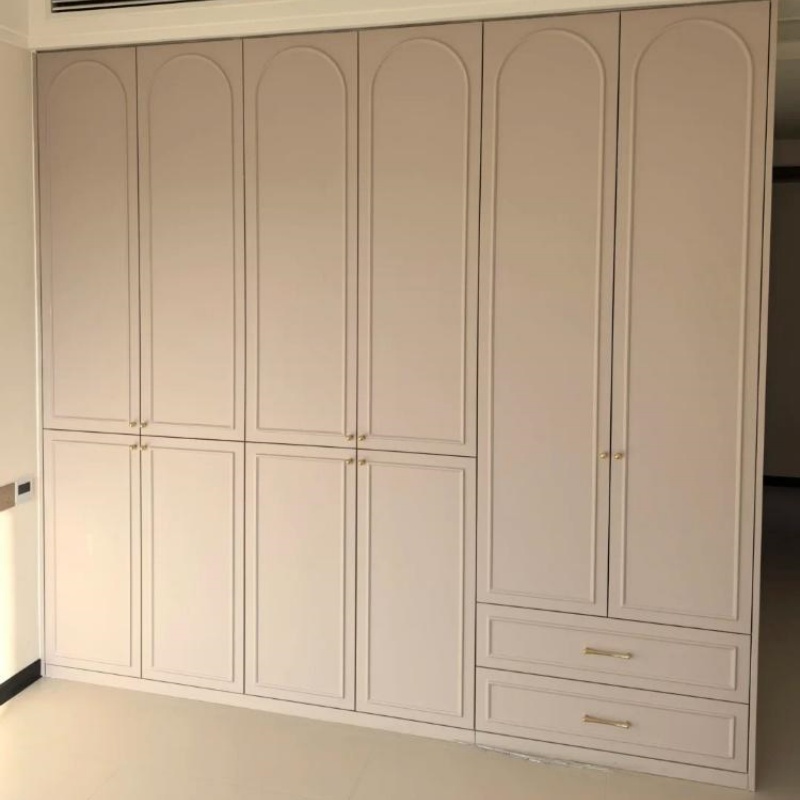 Armadio moderno beige