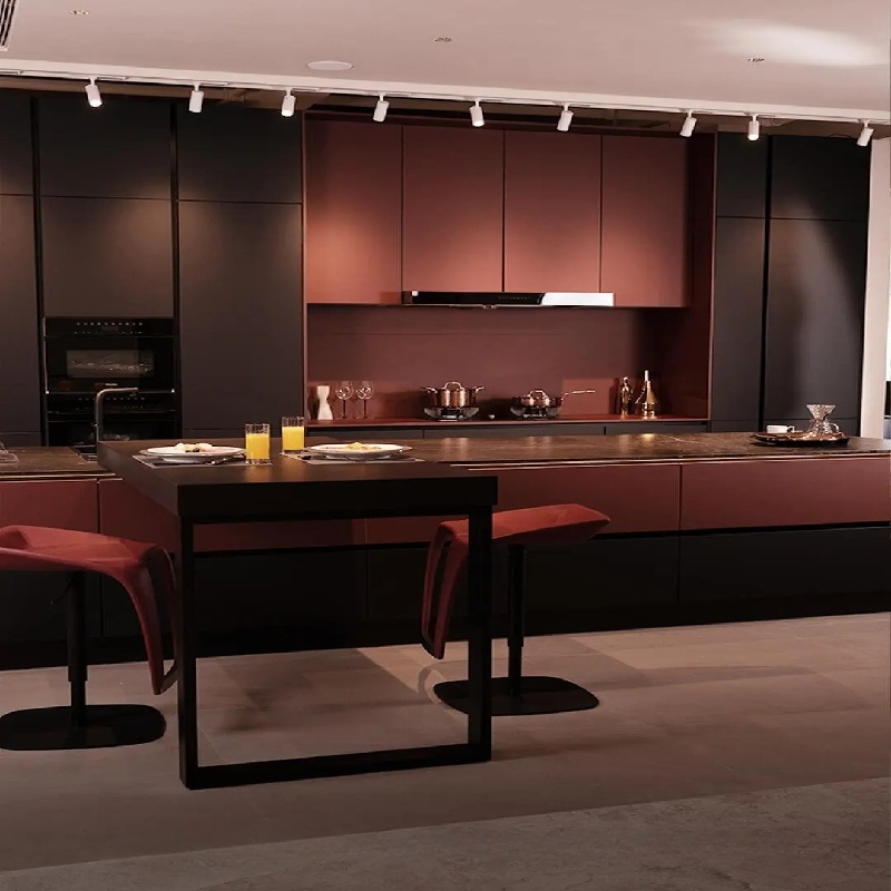 خزائن مطبخ من الخشب الأحمر