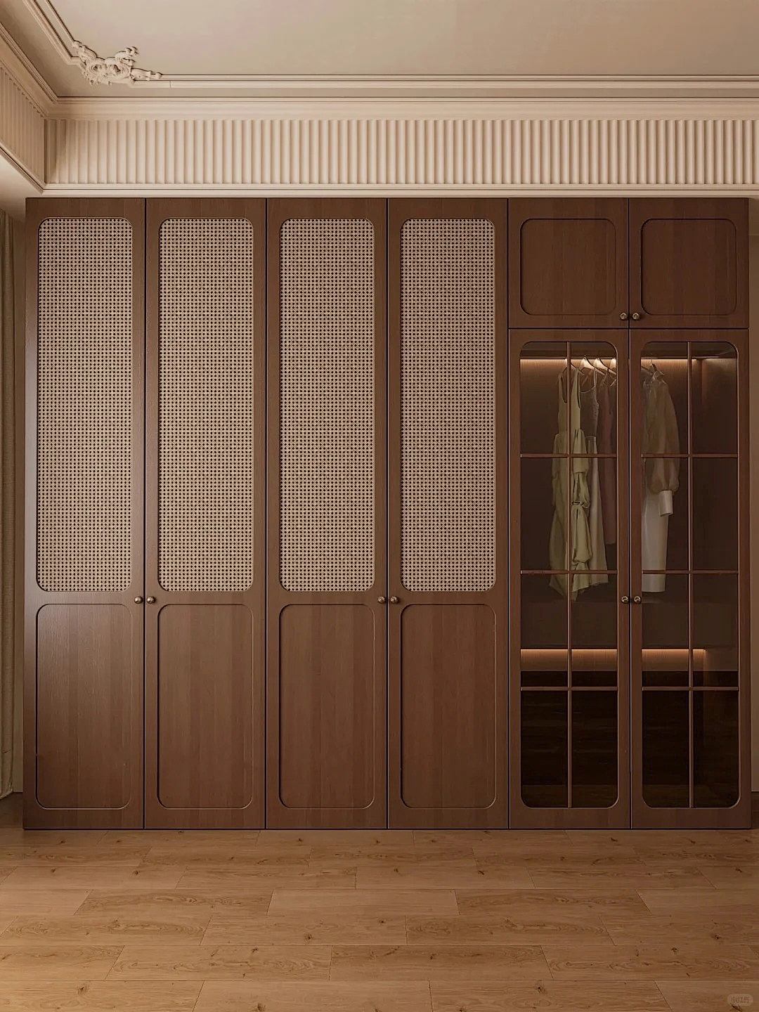 Lemari pakaian kayu modern dengan pintu kaca dan pencahayaan terintegrasi untuk penyimpanan kamar tidur mewah
