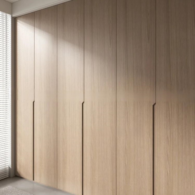 Armadio in legno massello