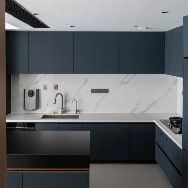 नीली रसोई अलमारियाँ