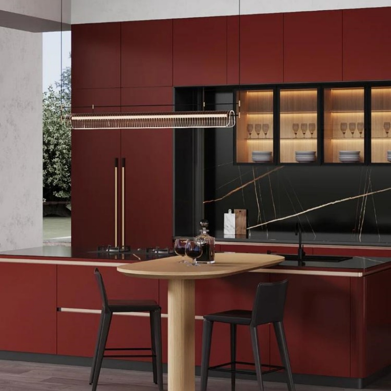 लाल रसोई अलमारियाँ