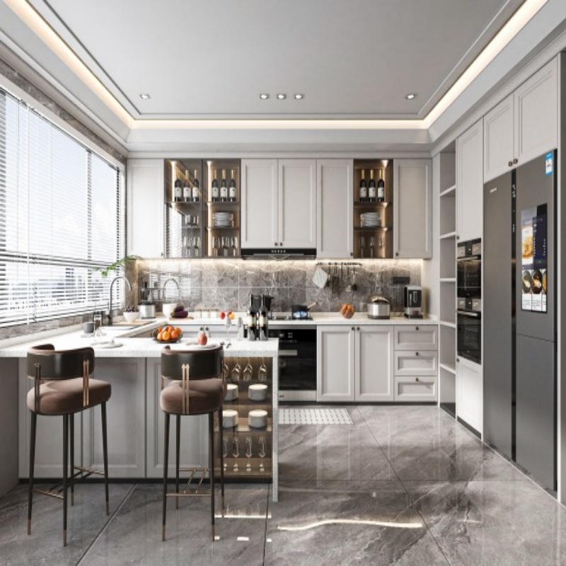 Маленькая кухня с белыми шкафами